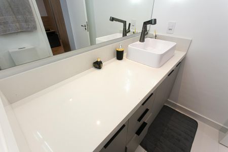 Apartamento para alugar com 76m², 2 quartos e 1 vaga Apartamento para alugar com 76m², 2 quartos e 1 vagaBanheiro da Suíte 1