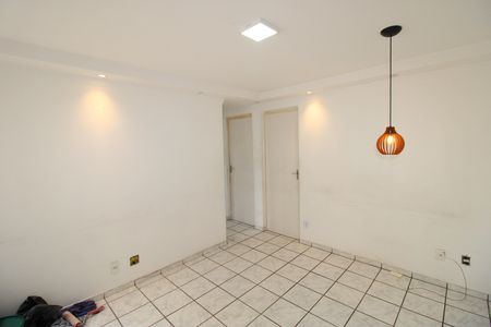 Sala de apartamento para alugar com 2 quartos, 52m² em Conjunto Residencial José Bonifácio, São Paulo