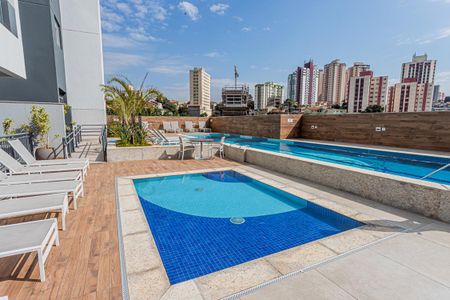 Apartamento à venda com 107m², 3 quartos e 2 vagas Apartamento à venda com 107m², 3 quartos e 2 vagasÁrea comum - Piscina