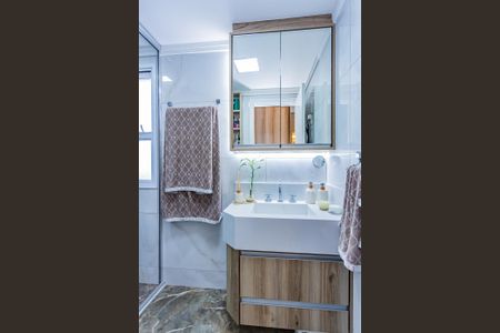 Apartamento à venda com 107m², 3 quartos e 2 vagas Apartamento à venda com 107m², 3 quartos e 2 vagasBanheiro suite 1
