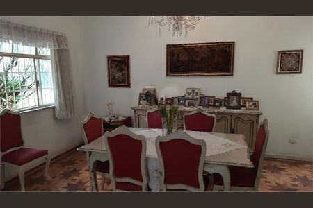 Casa à venda com 180m², 4 quartos e 5 vagas