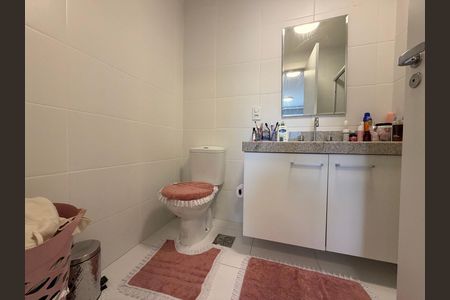 Apartamento à venda com 77m², 2 quartos e 1 vaga Apartamento à venda com 77m², 2 quartos e 1 vagaBanheiro da suíte 1