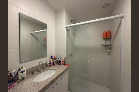 Apartamento à venda com 77m², 2 quartos e 1 vaga Apartamento à venda com 77m², 2 quartos e 1 vagaBanheiro da suíte 1