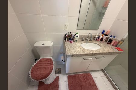 Apartamento à venda com 77m², 2 quartos e 1 vaga Apartamento à venda com 77m², 2 quartos e 1 vagaBanheiro da suíte 1