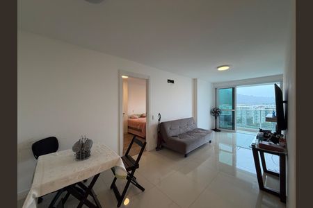 Apartamento à venda com 77m², 2 quartos e 1 vaga Apartamento à venda com 77m², 2 quartos e 1 vagaSala