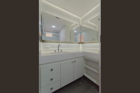 Apartamento à venda com 86m², 2 quartos e 2 vagas Apartamento à venda com 86m², 2 quartos e 2 vagasBanheiro da Suíte