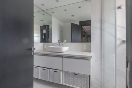 Apartamento para alugar com 154m², 3 quartos e 2 vagas Apartamento para alugar com 154m², 3 quartos e 2 vagasBanheiro da Suíte