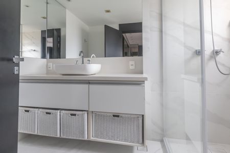 Apartamento para alugar com 154m², 3 quartos e 2 vagas Apartamento para alugar com 154m², 3 quartos e 2 vagasBanheiro da Suíte