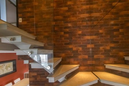 Apartamento para alugar com 154m², 3 quartos e 2 vagas Apartamento para alugar com 154m², 3 quartos e 2 vagasEscada