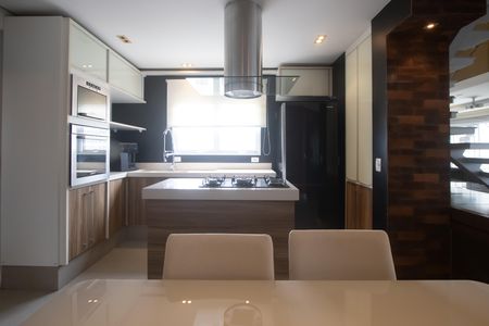 Apartamento para alugar com 154m², 3 quartos e 2 vagas Apartamento para alugar com 154m², 3 quartos e 2 vagasCozinha