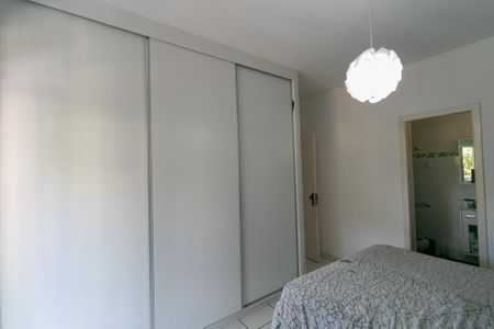 Apartamento à venda com 150m², 3 quartos e 2 vagas Apartamento à venda com 150m², 3 quartos e 2 vagasSuíte