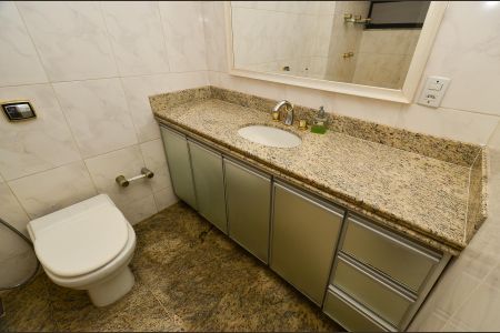 Apartamento à venda com 120m², 3 quartos e 1 vaga Apartamento à venda com 120m², 3 quartos e 1 vagaBanheiro Social