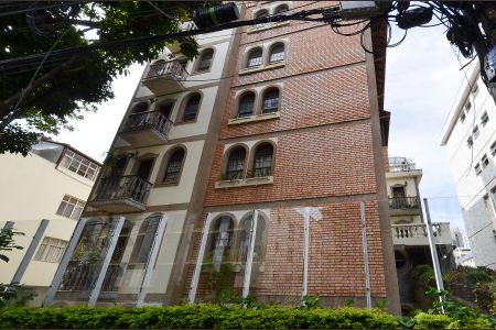 Apartamento à venda com 120m², 3 quartos e 1 vaga Apartamento à venda com 120m², 3 quartos e 1 vagaFachada