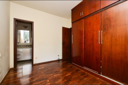 Apartamento à venda com 120m², 3 quartos e 1 vaga Apartamento à venda com 120m², 3 quartos e 1 vagaSuíte