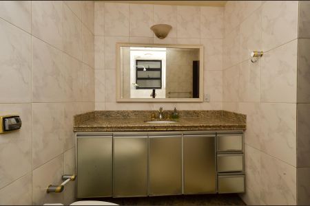 Apartamento à venda com 120m², 3 quartos e 1 vaga Apartamento à venda com 120m², 3 quartos e 1 vagaBanheiro Social