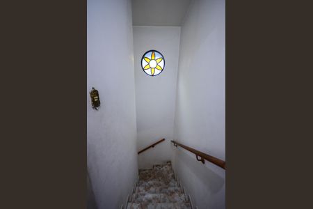 Casa à venda com 210m², 3 quartos e 2 vagasEscada