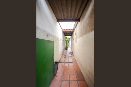Casa à venda com 210m², 3 quartos e 2 vagasCorredor externo