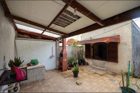 Casa à venda com 210m², 3 quartos e 2 vagasQuintal