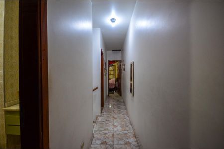 Casa à venda com 210m², 3 quartos e 2 vagasCorredor
