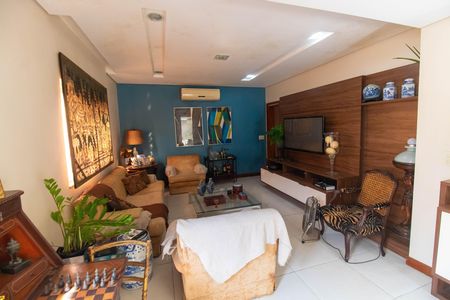 Sala de casa à venda com 2 quartos, 70m² em Santa Rosa, Niterói