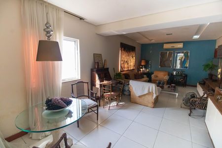 Sala de casa à venda com 2 quartos, 70m² em Santa Rosa, Niterói