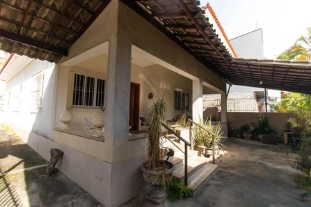 Casa à venda com 70m², 2 quartos e 1 vaga Casa à venda com 70m², 2 quartos e 1 vagaFachada