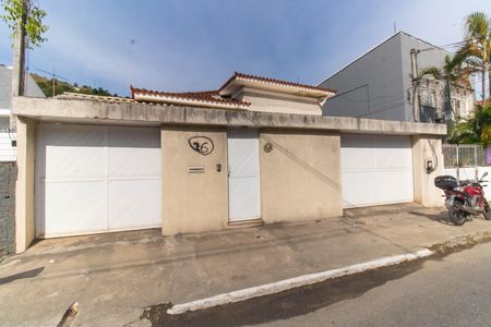 Casa à venda com 70m², 2 quartos e 1 vaga Casa à venda com 70m², 2 quartos e 1 vagaFachada