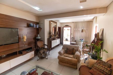Sala de casa à venda com 2 quartos, 70m² em Santa Rosa, Niterói
