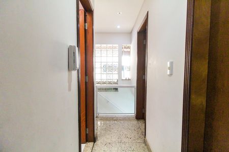 Hall de casa à venda com 3 quartos, 200m² em Conjunto Residencial José Bonifácio, São Paulo