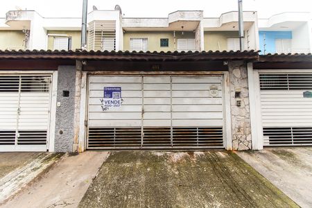 Casa para alugar com 200m², 3 quartos e 2 vagasFachada + Placa