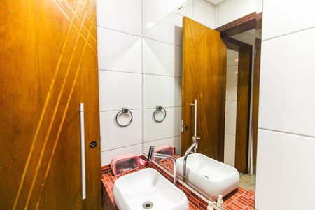 Casa para alugar com 200m², 3 quartos e 2 vagasLavabo