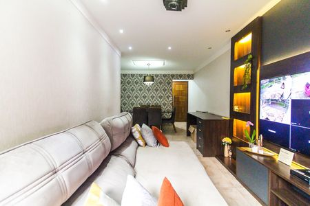 Sala de casa à venda com 3 quartos, 200m² em Conjunto Residencial José Bonifácio, São Paulo