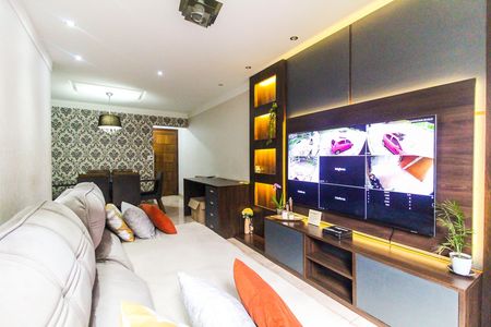Sala de casa à venda com 3 quartos, 200m² em Conjunto Residencial José Bonifácio, São Paulo