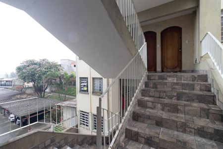 Apartamento para alugar com 55m², 2 quartos e 1 vaga Apartamento para alugar com 55m², 2 quartos e 1 vagaEscadas