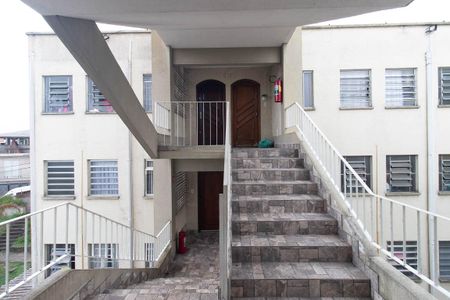 Apartamento para alugar com 55m², 2 quartos e 1 vaga Apartamento para alugar com 55m², 2 quartos e 1 vagaEscadas