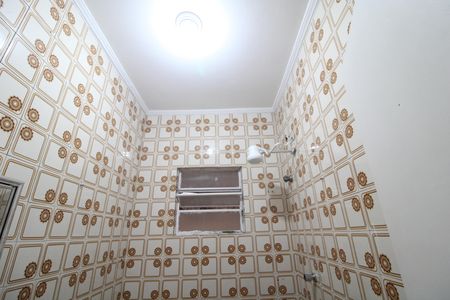 Banheiro de casa para alugar com 2 quartos, 48m² em Vila Marari, São Paulo