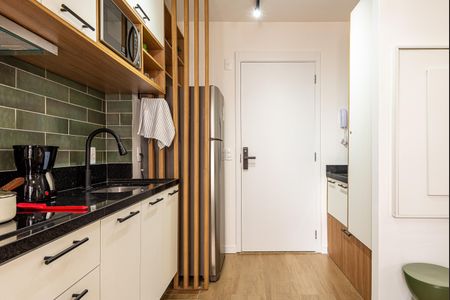 Cozinha de apartamento para alugar com 1 quarto, 27m² em Vila Olímpia, São Paulo