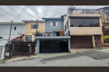 Casa à venda com 145m², 3 quartos e 1 vaga Casa à venda com 145m², 3 quartos e 1 vagaFachada