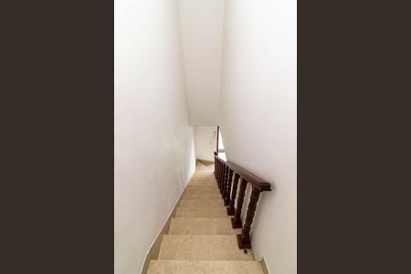 Casa à venda com 145m², 3 quartos e 1 vaga Casa à venda com 145m², 3 quartos e 1 vagaEscada