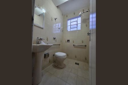 Casa para alugar com 220m², 4 quartos e 2 vagas