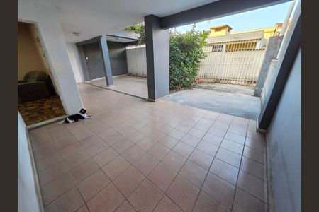 Casa para alugar com 220m², 4 quartos e 2 vagas