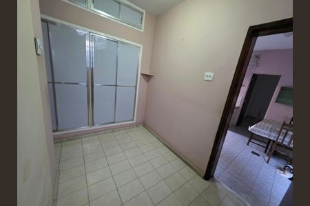 Casa para alugar com 220m², 4 quartos e 2 vagas