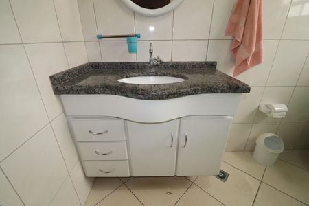 Casa à venda com 173m², 3 quartos e 3 vagasBanheiro 2