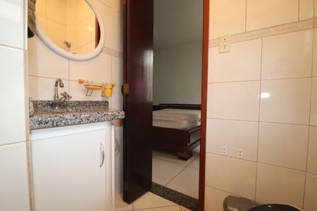 Casa à venda com 173m², 3 quartos e 3 vagasBanheiro Quarto 1 suíte