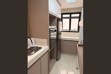 Cozinha de apartamento para alugar com 2 quartos, 64m² em Itaim Bibi, São Paulo