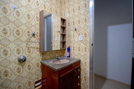 Banheiro de apartamento para alugar com 1 quarto, 49m² em Vila da Penha, Rio de Janeiro