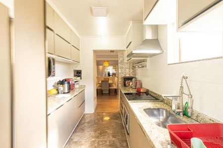 Casa à venda com 560m², 3 quartos e 2 vagas Casa à venda com 560m², 3 quartos e 2 vagasCozinha