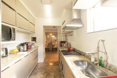 Casa à venda com 560m², 3 quartos e 2 vagas Casa à venda com 560m², 3 quartos e 2 vagasCozinha