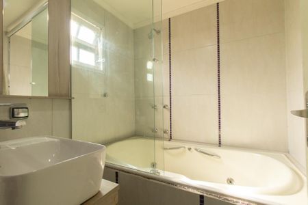 Casa à venda com 560m², 3 quartos e 2 vagas Casa à venda com 560m², 3 quartos e 2 vagasBanheiro da Suíte