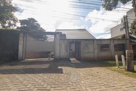 Casa à venda com 560m², 3 quartos e 2 vagas Casa à venda com 560m², 3 quartos e 2 vagasFachada